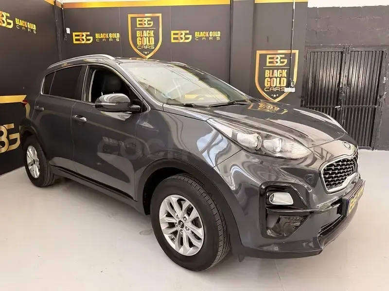 Usado Kia Sportage 115 CV (84 kW) 2020 Gris / plata SUV