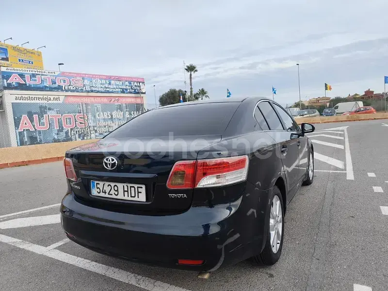 Usado Toyota Avensis Active 126 CV (92 kW) 2011 Azul Berlina