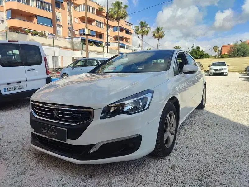 Usado Peugeot 508 Access 120 CV (88 kW) 2015 Blanco Berlina