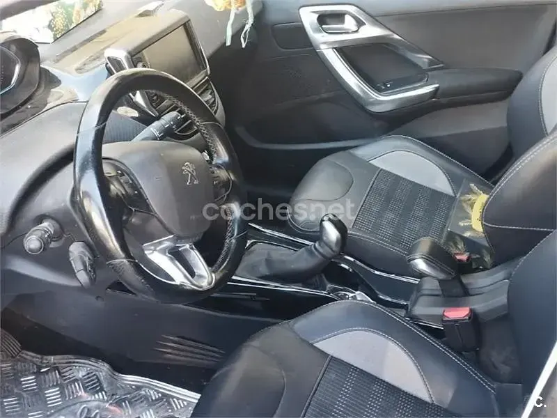 Usado Peugeot 2008 Allure 110 CV (80 kW) 2018 Verde SUV