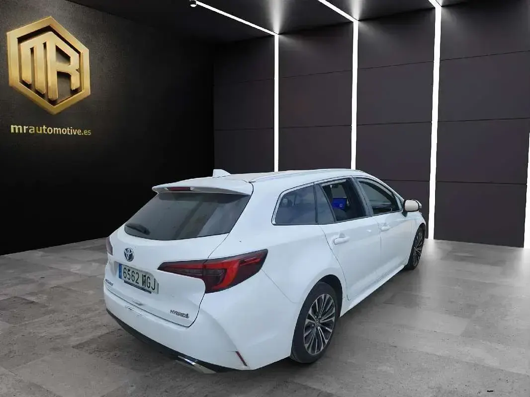 Usado Toyota Corolla Style 122 CV (89 kW) 2023 Blanco Familiar