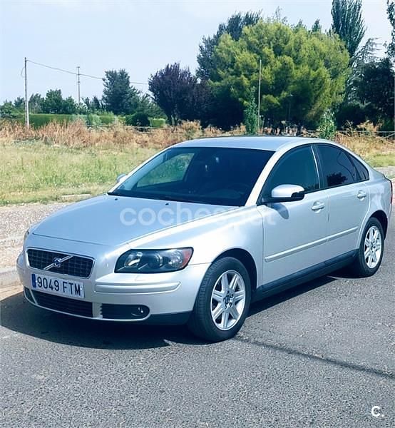 Gris / plata Usado 2007 Volvo S40 Momentum Berlina | 4999 € (Precio justo) - Imagen 1/4