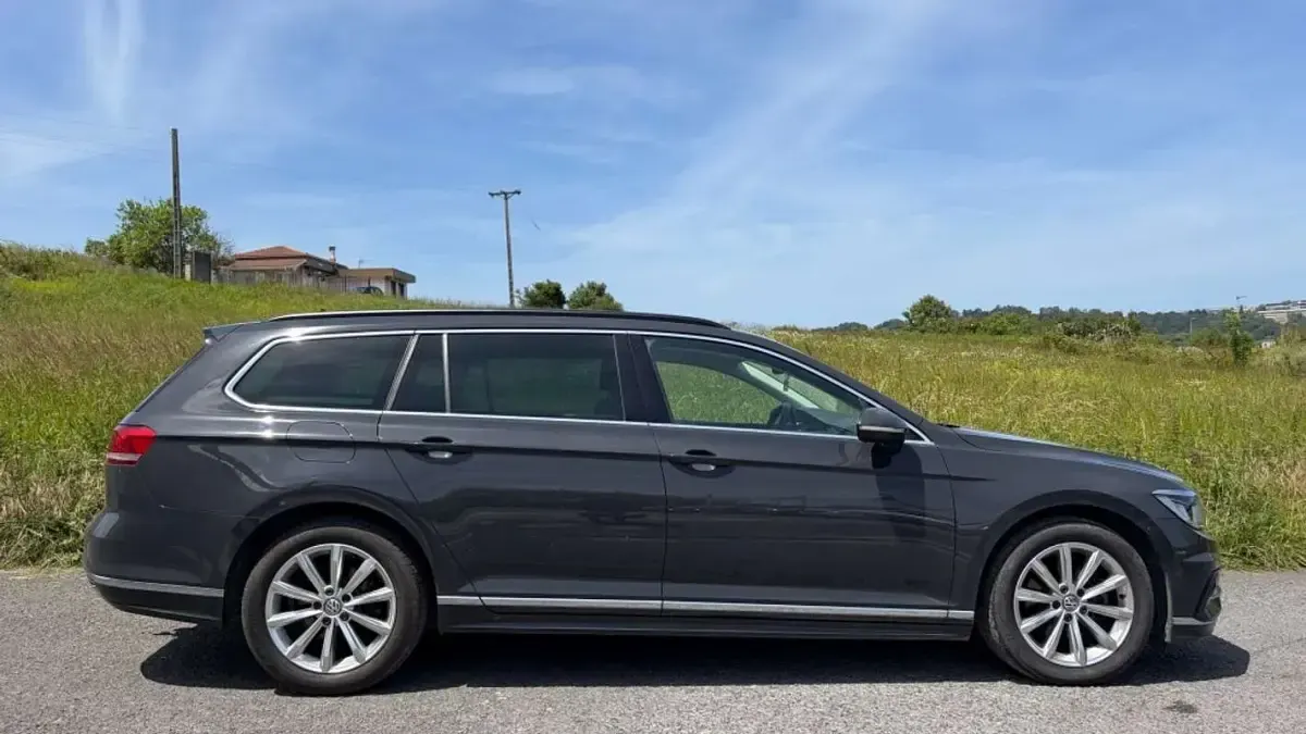Usado VW Passat Sport 150 CV (110 kW) 2017 Gris Familiar