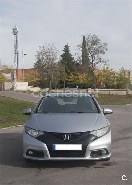 Usado Honda Civic Elegance 120 CV (88 kW) 2015 Gris / plata Familiar