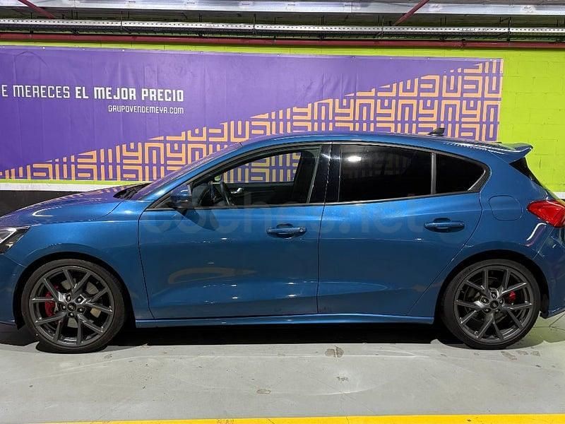 Usado Ford Focus ST 280 CV (205 kW) 2021 Azul Berlina