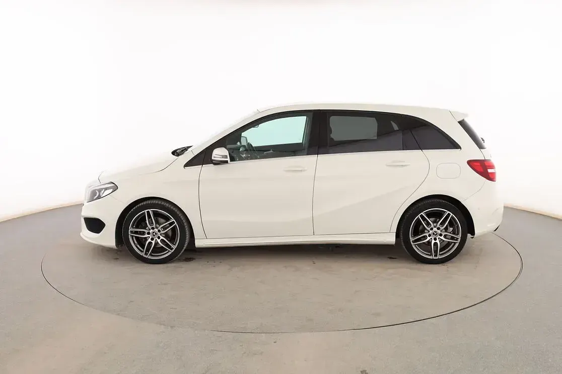 Usado Mercedes B200 AMG line 136 CV (100 kW) 2018 Blanco Monovolumen