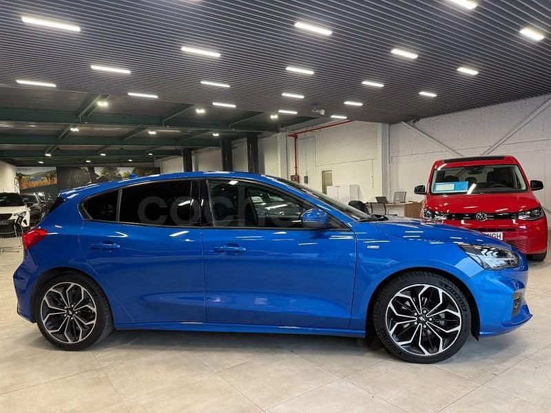 Używany Ford Focus ST-Line 125 KM (91 kW) 2020 Niebieski Sedan/Limuzyna