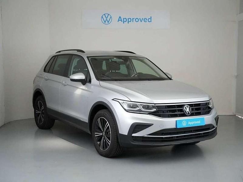 Plateado Usado 2023 VW Tiguan Life SUV | 39.500 € (Caro) - Imagen 1/4