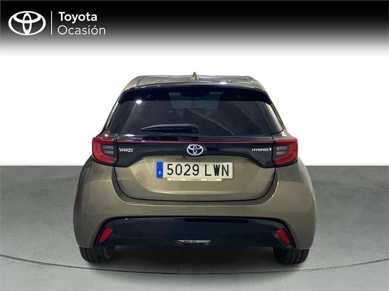 Usado Toyota Yaris Hybrid Style 116 CV (85 kW) 2022 Verde Utilitario