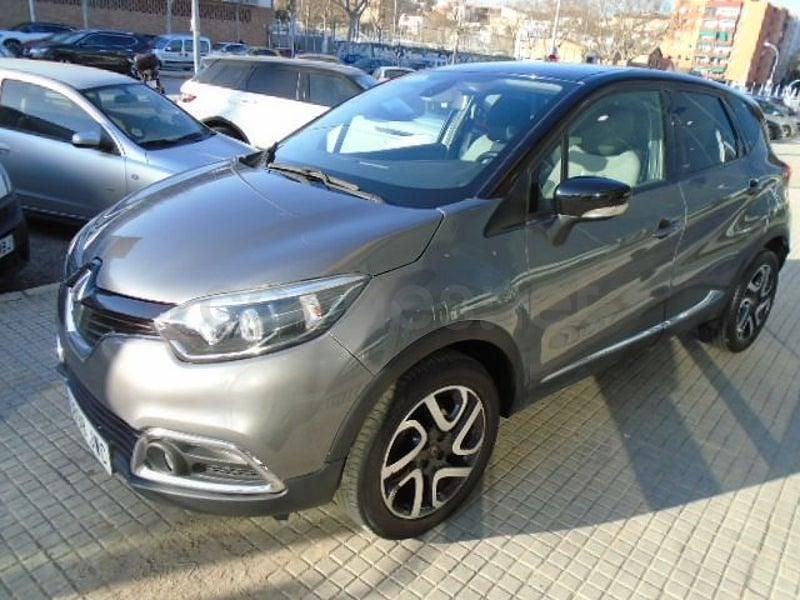 Usado Renault Captur Zen 120 CV (88 kW) 2017 Gris / plata SUV