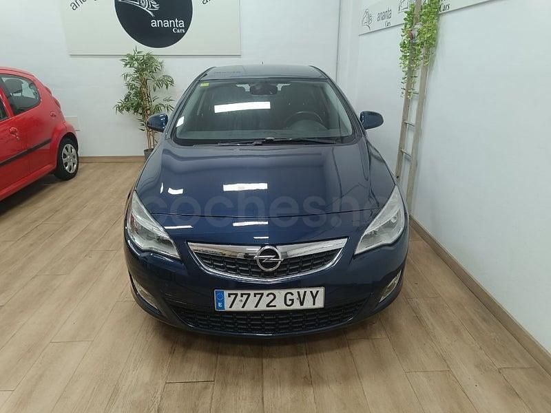Usado Opel Astra Cosmo 115 CV (84 kW) 2010 Azul Berlina