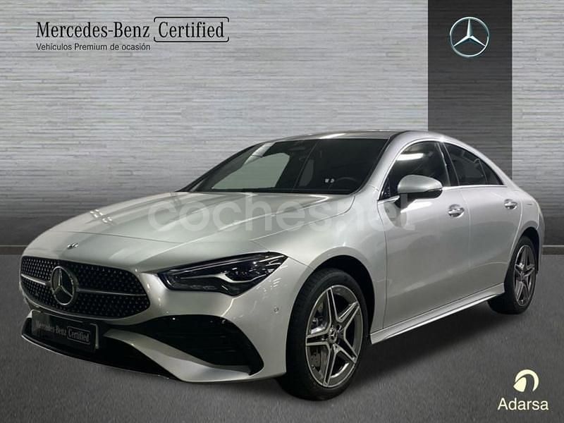 Gris / plata Usado 2024 Mercedes CLA250e Berlina | 37.900 € (Un poco caro) - Imagen 1/4