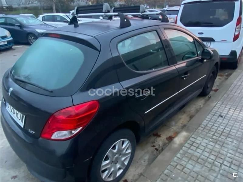 Usado Peugeot 207 75 HP (55 kW) 2012 Preto Sedan