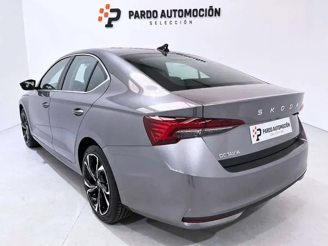 Usado Skoda Octavia Selection 150 CV (110 kW) 2025 Gris Utilitario