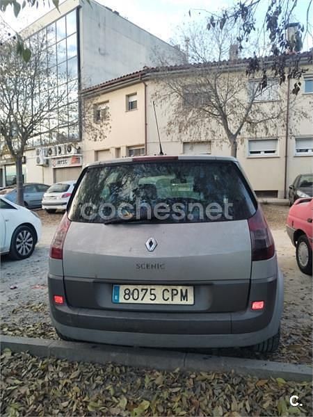 Usado Renault Scénic Dynamique 120 CV (88 kW) 2003 Gris / plata Monovolumen