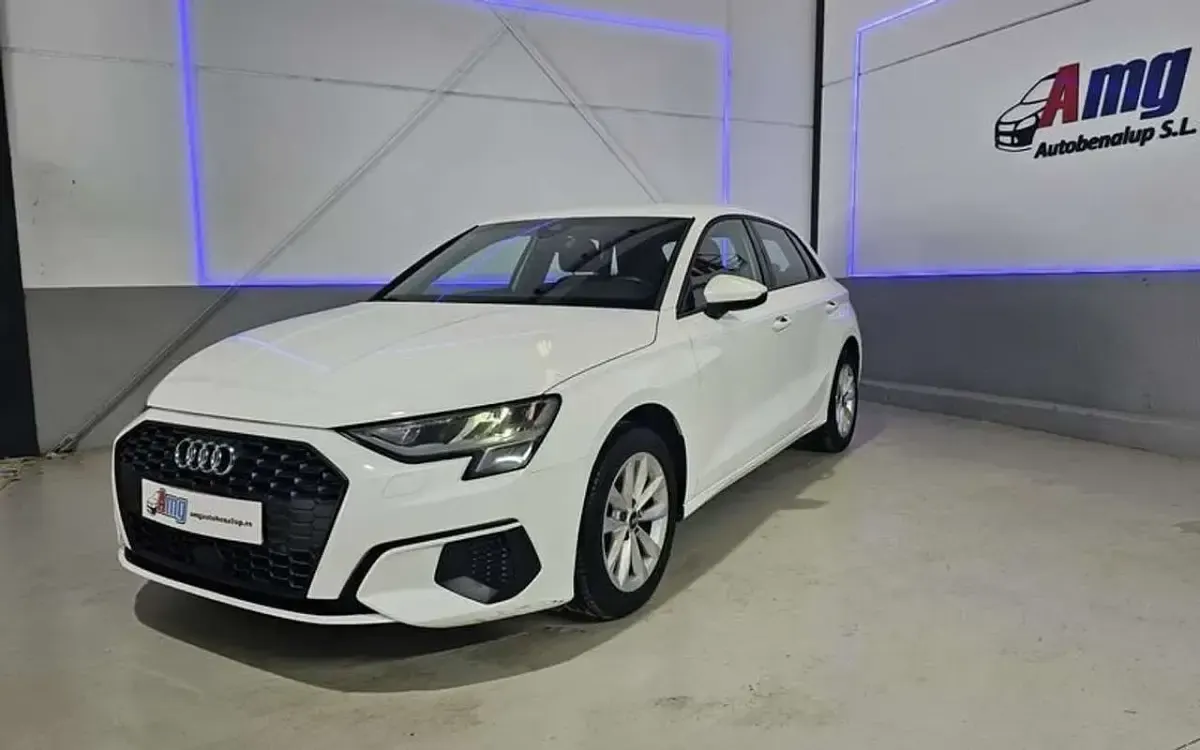 Usado Audi A3 Sportback Advanced Plus 109 CV (80 kW) 2021 Blanco Utilitario
