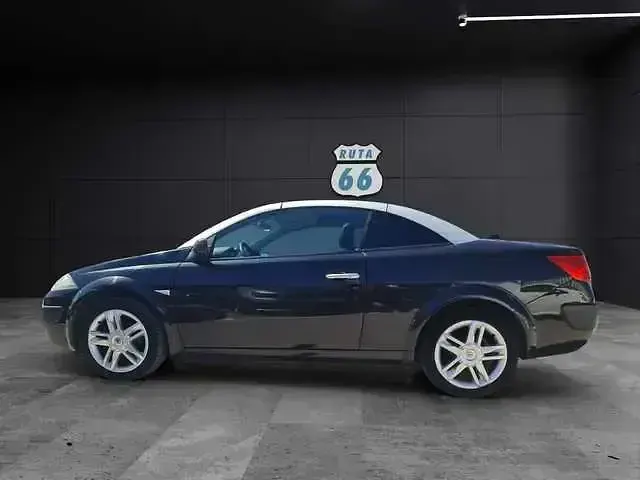 Usado Renault Mégane Cabriolet Dynamique 106 CV (77 kW) 2009 Negro Descapotable