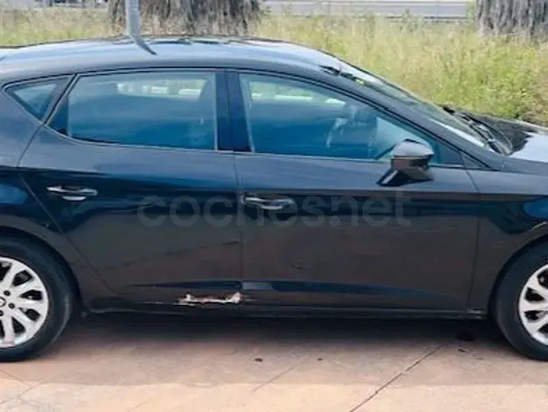 Usado Seat Leon Reference 105 CV (77 kW) 2013 Negro Berlina