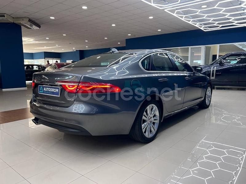 Usado Jaguar XF Prestige 180 CV (132 kW) 2017 Gris / plata Berlina