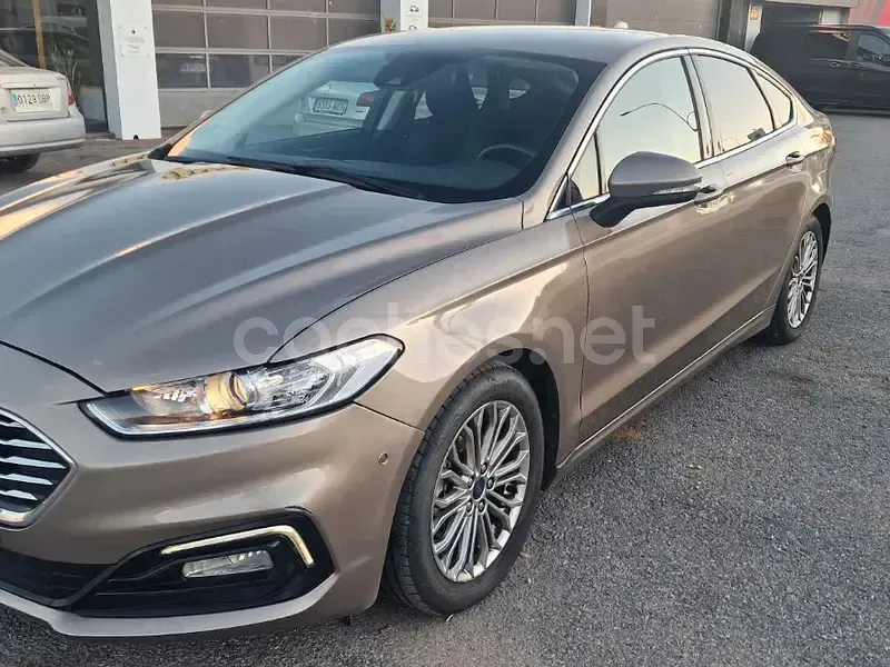 Usado Ford Mondeo Trend 150 CV (110 kW) 2021 Marrón Berlina