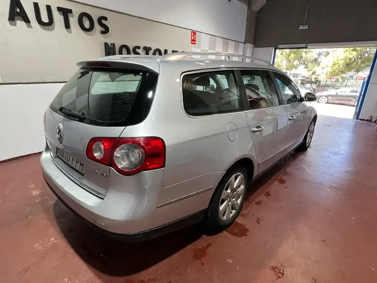 Usado VW Passat Individual 140 CV (102 kW) 2007 Gris / plata Familiar
