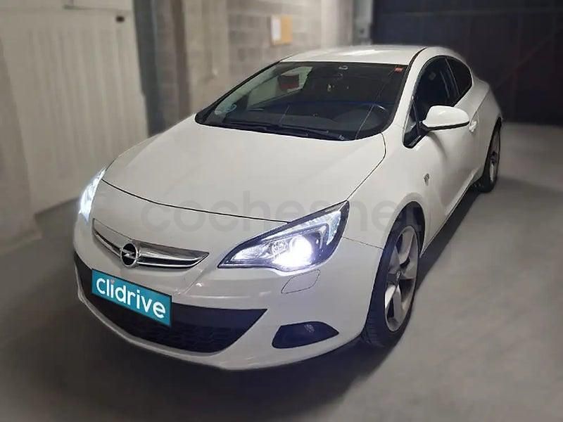 Usado Opel Astra GTC Sportive 136 CV (100 kW) 2016 Blanco Berlina