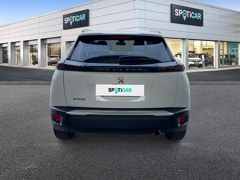 Usado Peugeot 2008 Allure 100 CV (73 kW) 2022 Blanco SUV