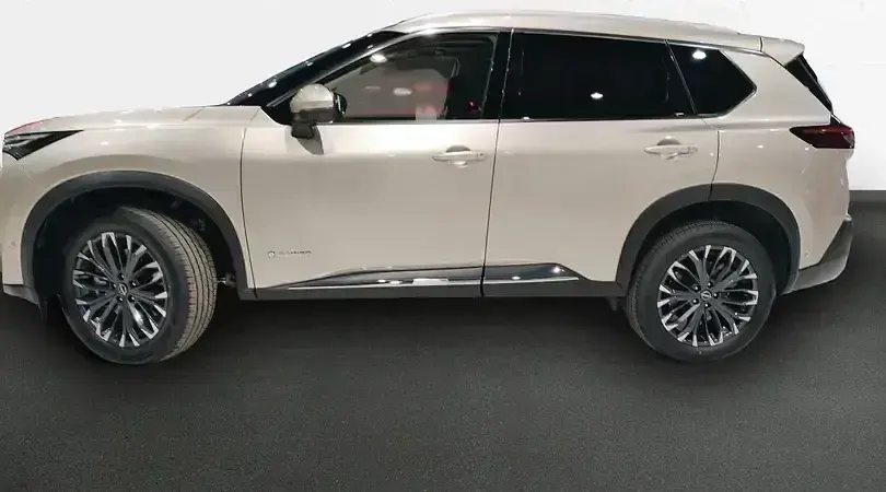 Nuevo Nissan X-Trail Tekna 204 CV (150 kW) 2025 Champagne silver metalizado SUV