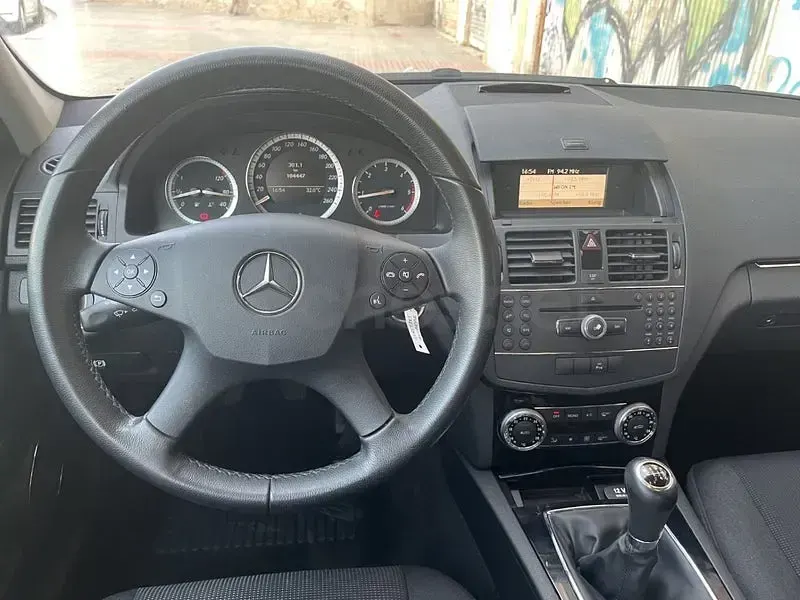 Usado Mercedes C220 Classic 170 CV (125 kW) 2008 Gris / plata Berlina