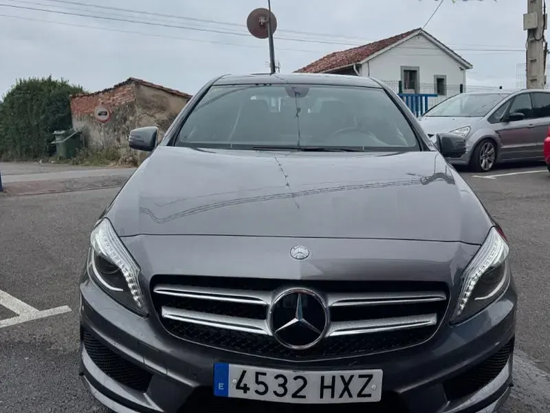 Usado Mercedes A220 AMG line 170 CV (125 kW) 2014 Gris / plata Utilitario