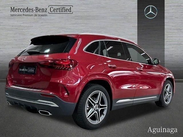 Usado Mercedes GLA200 AMG line 150 CV (110 kW) 2024 Manufaktur rojo patagonia SUV