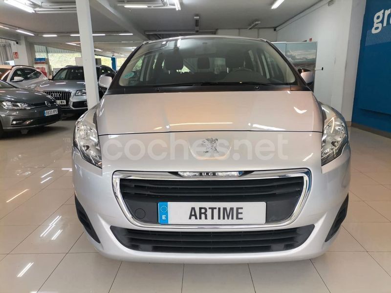 Usado Peugeot 5008 Access 120 CV (88 kW) 2015 Gris / plata Monovolumen