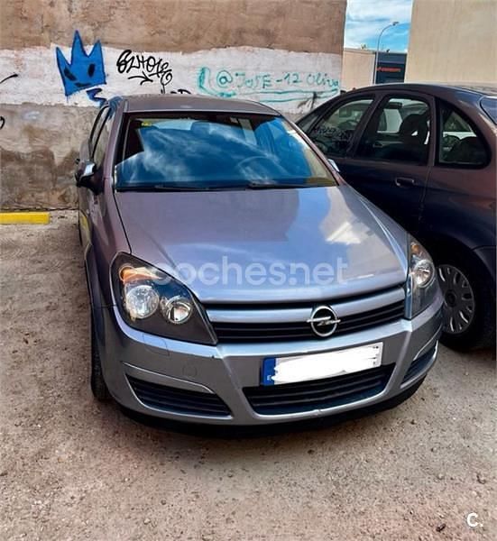 Usado Opel Astra Cosmo 100 CV (73 kW) 2005 Gris / plata Berlina
