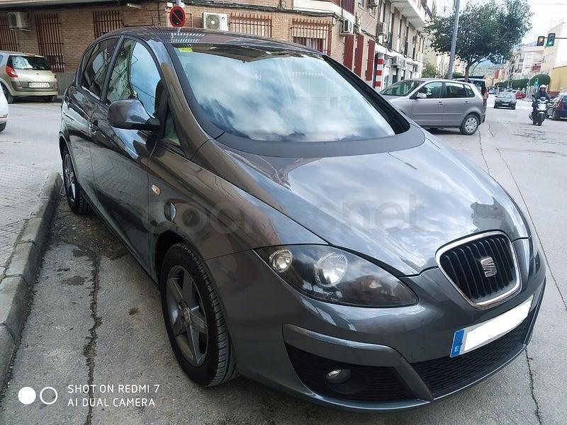 Usado Seat Altea I-Tech 105 CV (77 kW) 2014 Gris / plata Monovolumen