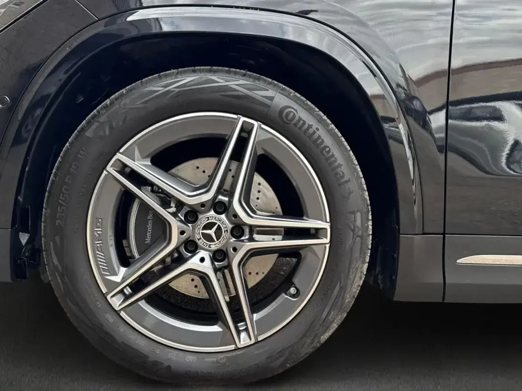 Usado Mercedes GLA200 150 CV (110 kW) 2025 Negro cosmos SUV