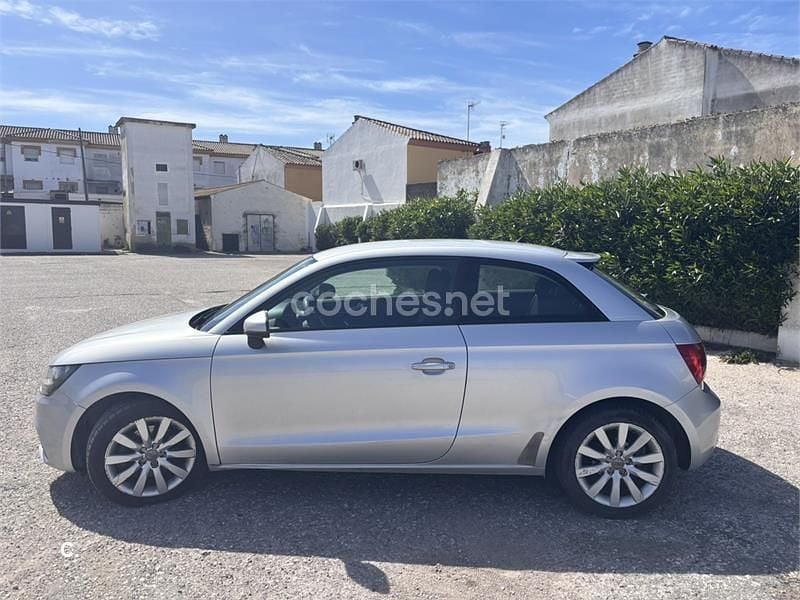 Usado Audi A1 Attraction 105 CV (77 kW) 2010 Gris / plata Utilitario