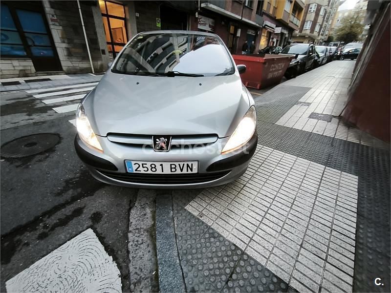 Gris / plata Usado 2002 Peugeot 307 Berlina | 1500 € - Imagen 1/4