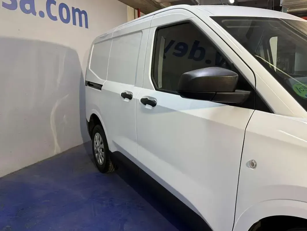 Usado Ford Transit Courier Ambiente 102 CV (75 kW) 2026 Blanco Van
