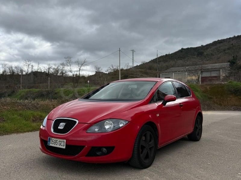 Usado Seat Leon Ecomotive 105 CV (77 kW) 2009 Rojo Utilitario