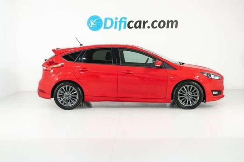 Usado Ford Focus ST-Line 125 CV (91 kW) 2018 Rojo Berlina