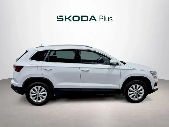 Usado Skoda Karoq Selection 150 CV (110 kW) 2024 Blanco SUV
