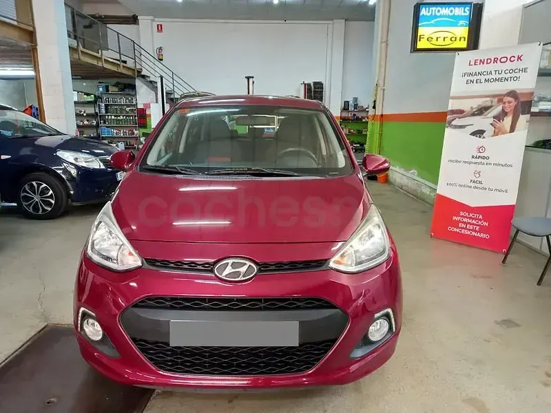 Usado Hyundai i10 66 CV (48 kW) 2014 Granate Utilitario