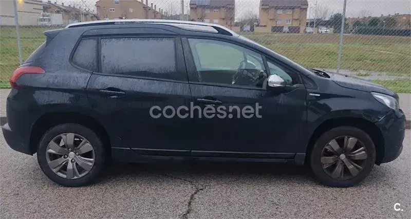 Usado Peugeot 2008 Style 100 CV (73 kW) 2018 Negro SUV