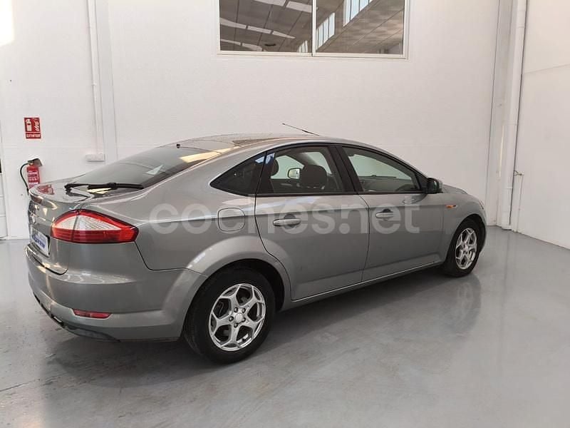 Usado Ford Mondeo Ghia 140 CV (102 kW) 2008 Gris / plata Berlina