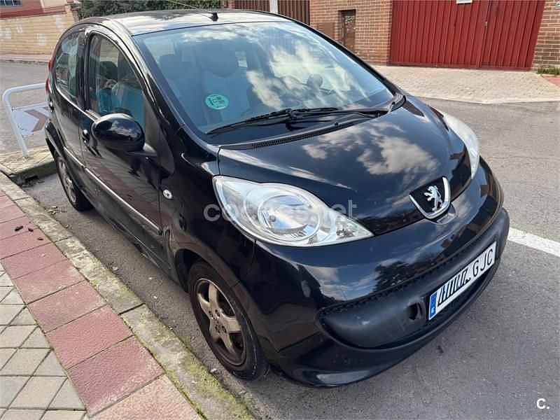 Usado Peugeot 107 68 CV (50 kW) 2008 Negro Utilitario