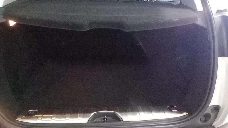 Usado Peugeot 2008 Active 110 CV (80 kW) 2015 Blanco SUV