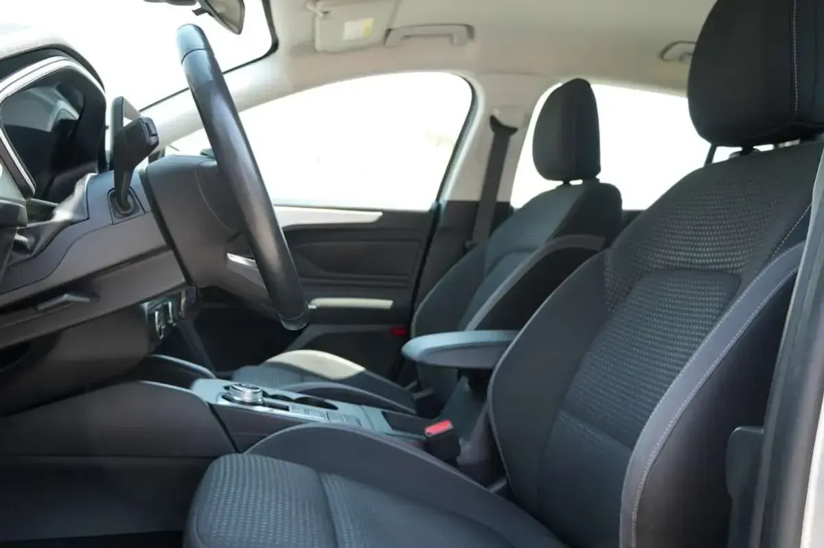 Usado Ford Focus Active X 120 CV (88 kW) 2021 Plateado Utilitario