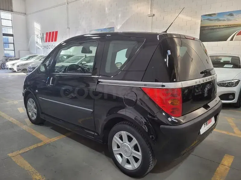 Usado Peugeot 1007 70 CV (51 kW) 2007 Negro Monovolumen