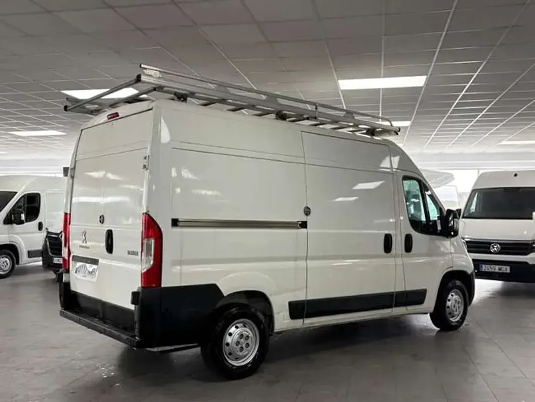 Usado Peugeot Boxer Premium 120 CV (88 kW) 2020 Blanco Van