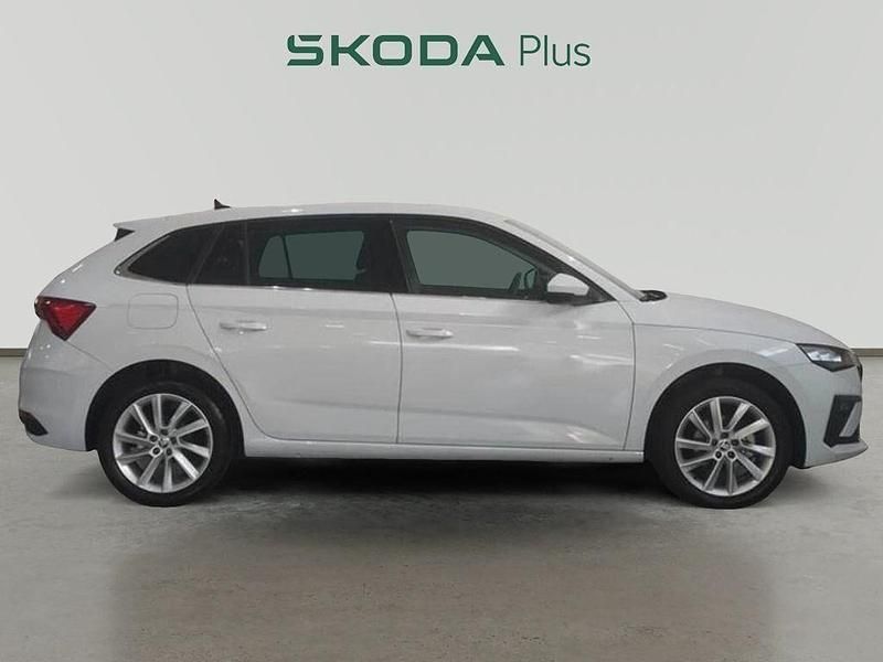 Usado Skoda Scala Selection 115 CV (84 kW) 2024 Blanco Utilitario